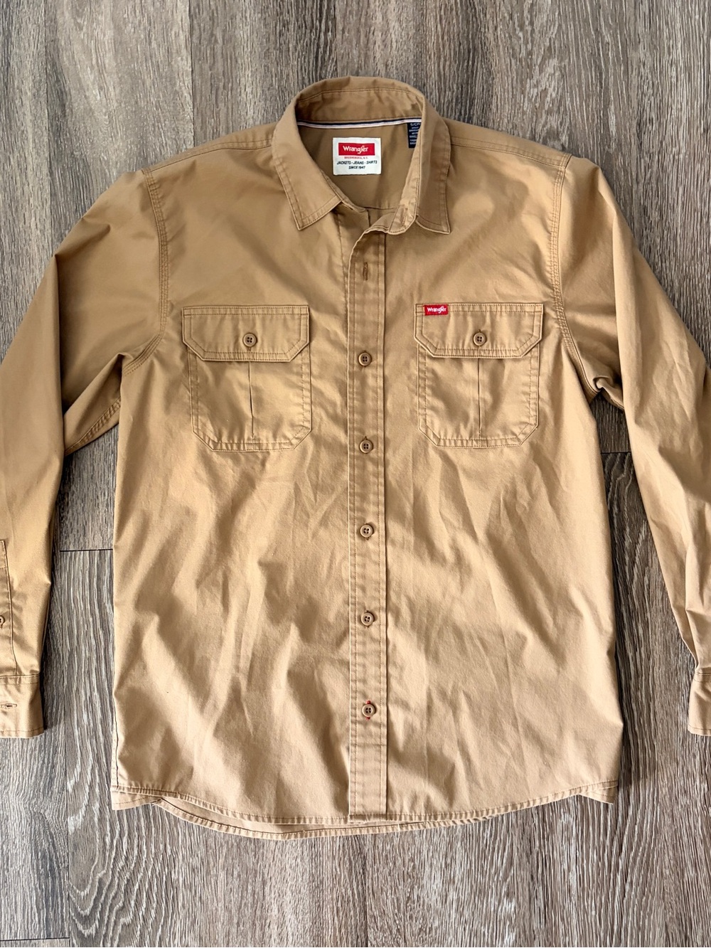 Wrangler Men's Khaki Button-Down Work Shirt